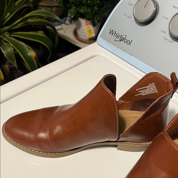 Women’s Brown Leather Slip-On Shoes - Picture 5 of 5